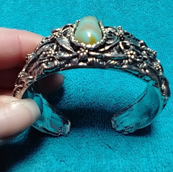 Silvertone leaf faux turquoise heavy large adjustable cuff bracelet intricate - Picture 3 of 4